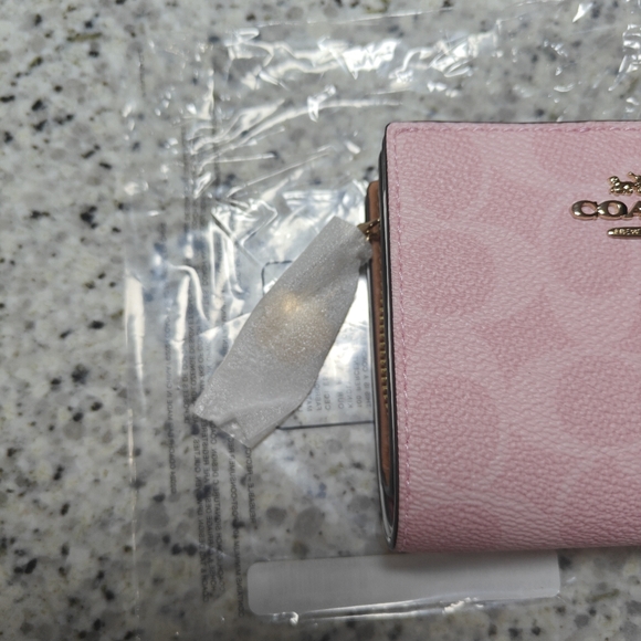 Coach Snap Wallet In Signature Canvas With Charm (Powder pink) - Picture 5 of 10